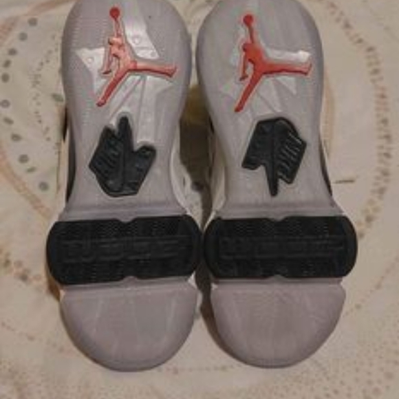 Nike basketball shoes - Picture 4 of 5